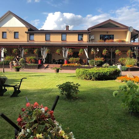 Bed and Breakfast Stajnia Pod Debem Starachowice Exterior foto