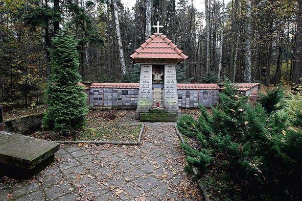 Bed and Breakfast Stajnia Pod Debem Starachowice Exterior foto