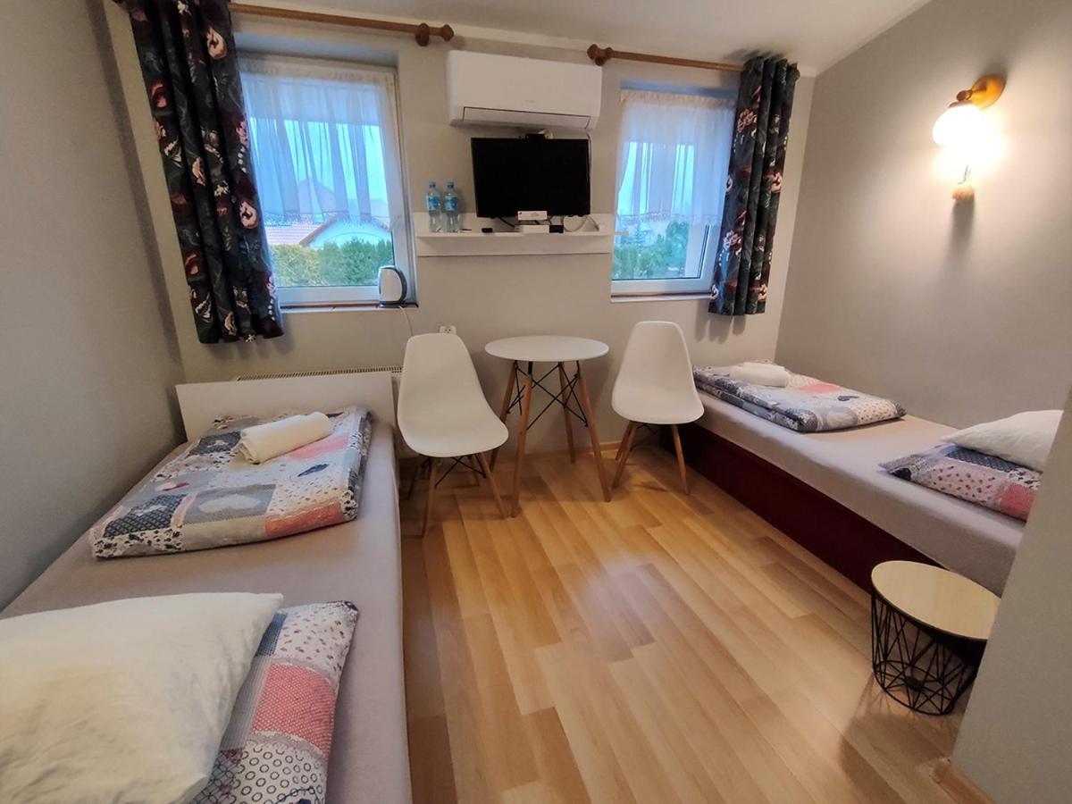 Bed and Breakfast Stajnia Pod Debem Starachowice Exterior foto
