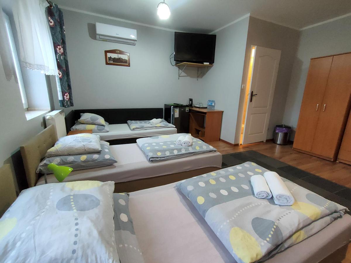 Bed and Breakfast Stajnia Pod Debem Starachowice Exterior foto